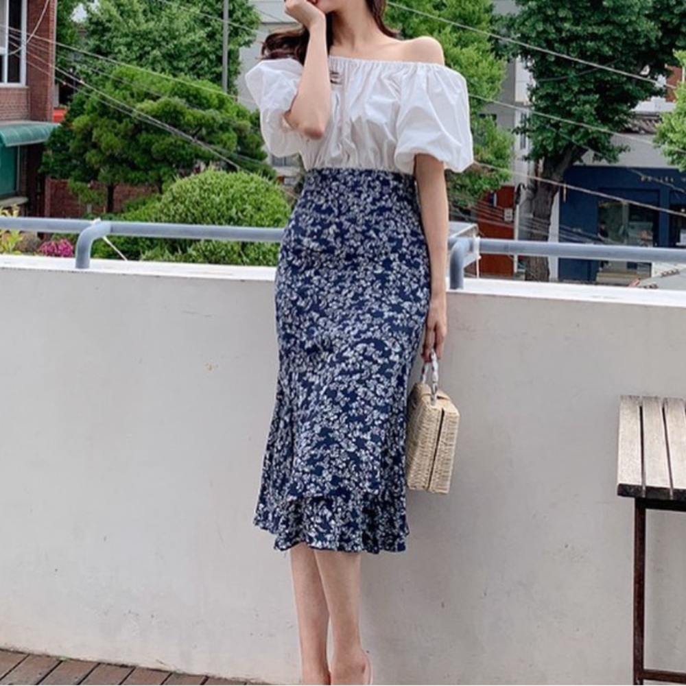 NWOT Navy floral midi skirt